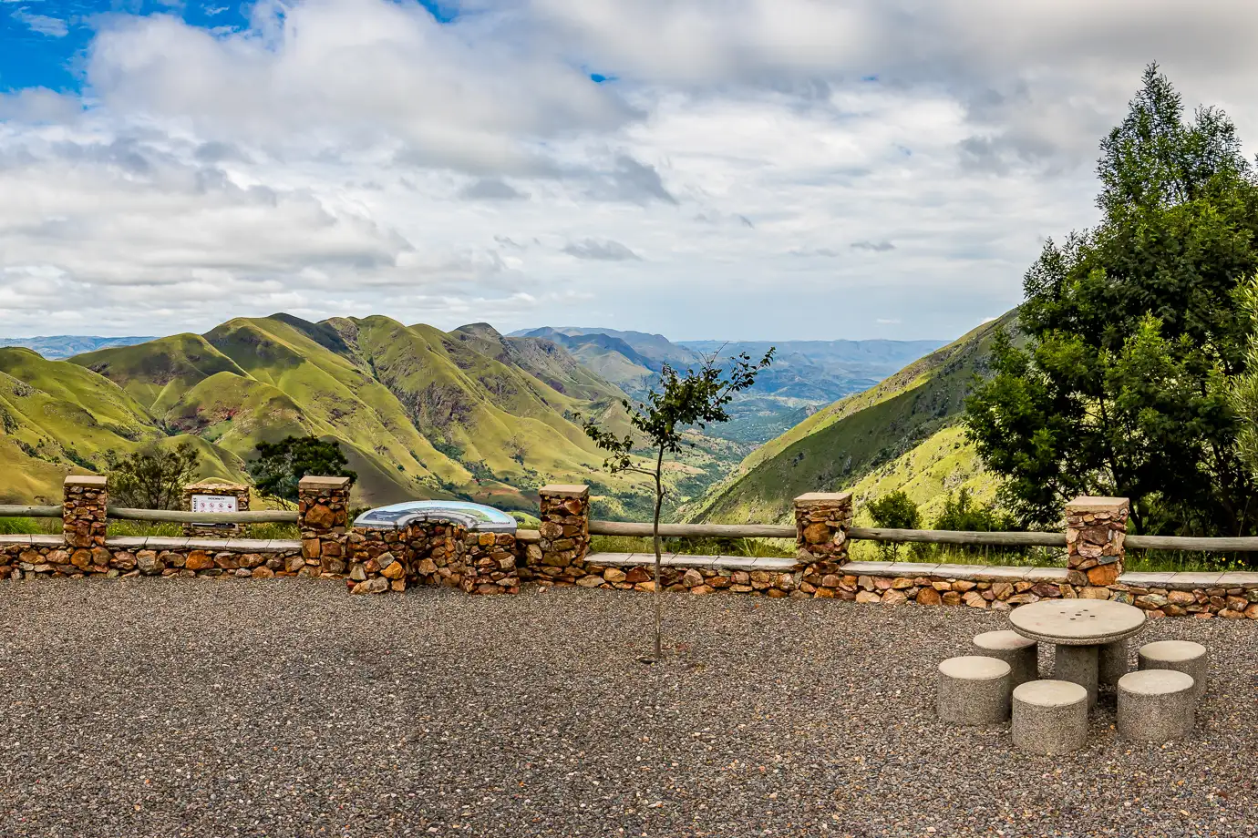 Pillow Lavas & Msauli / Bulembu View