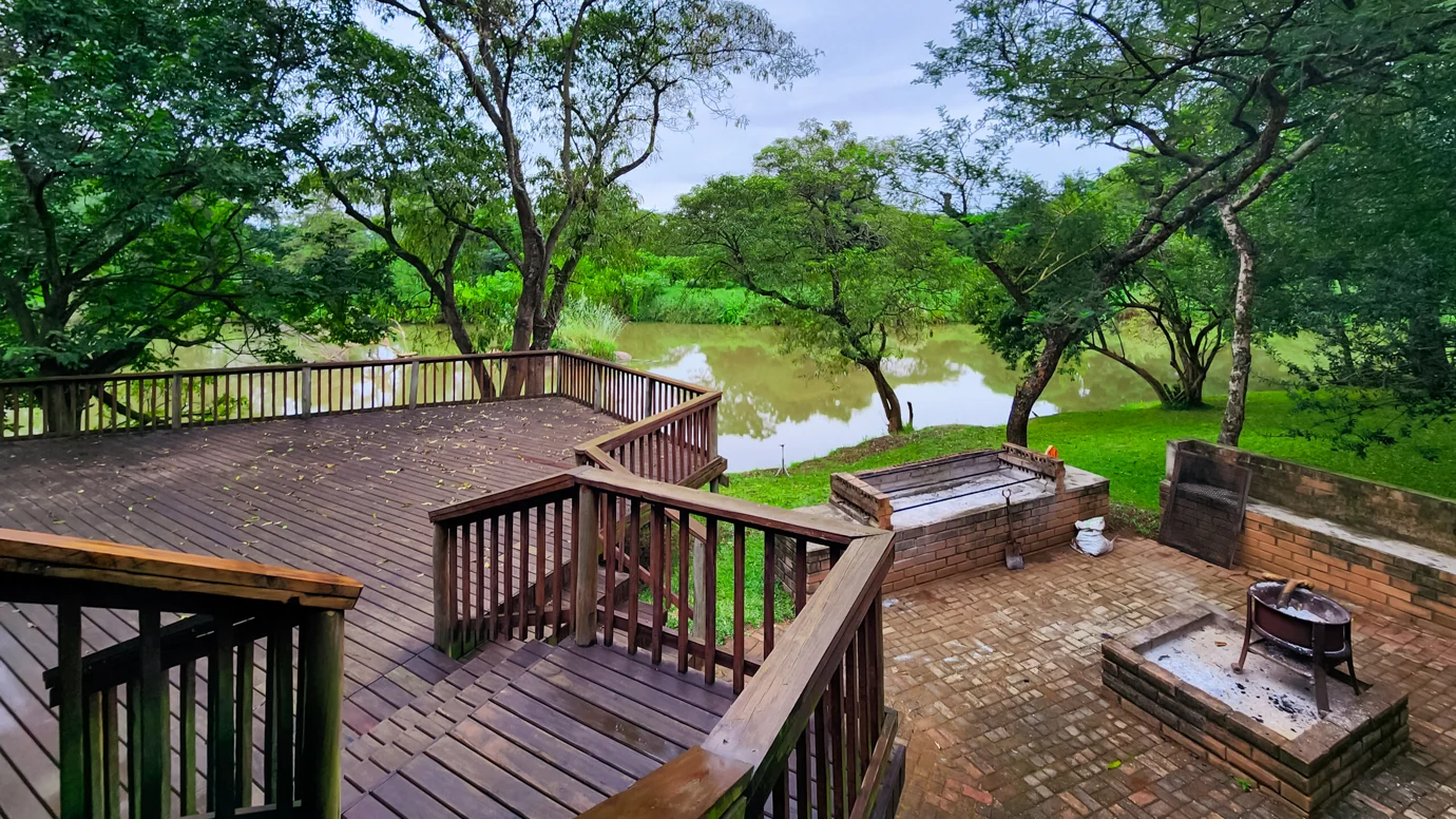 Hippo Waterfront Lodge & Camping